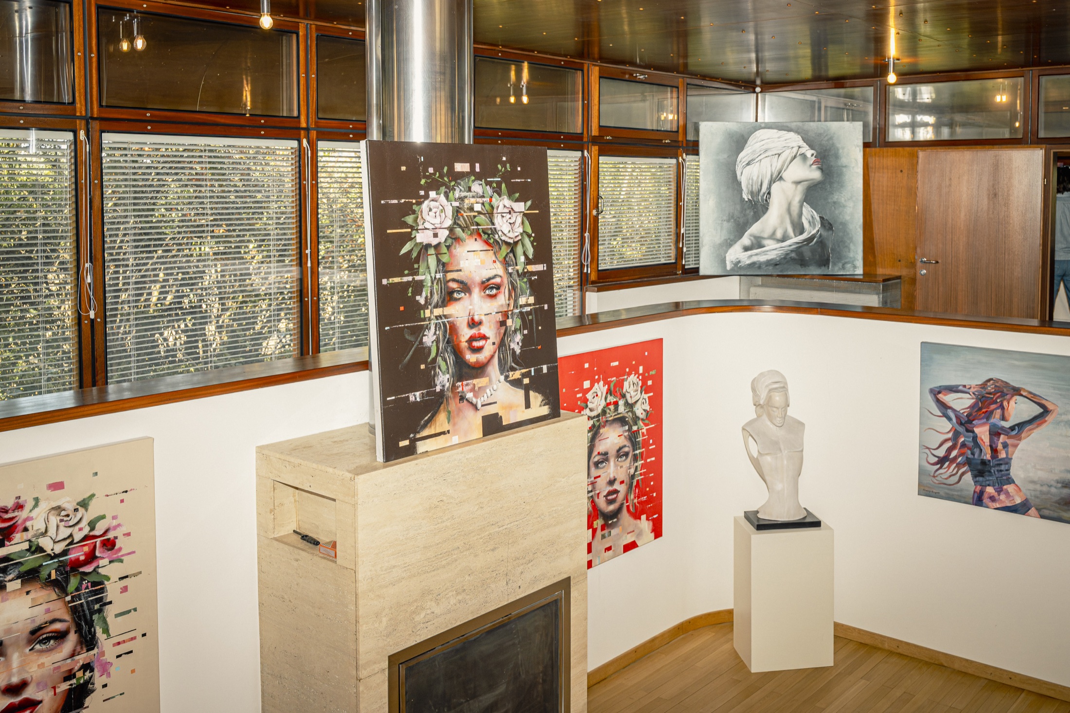 Ausstellung im Wohnraum der Spalt Villa